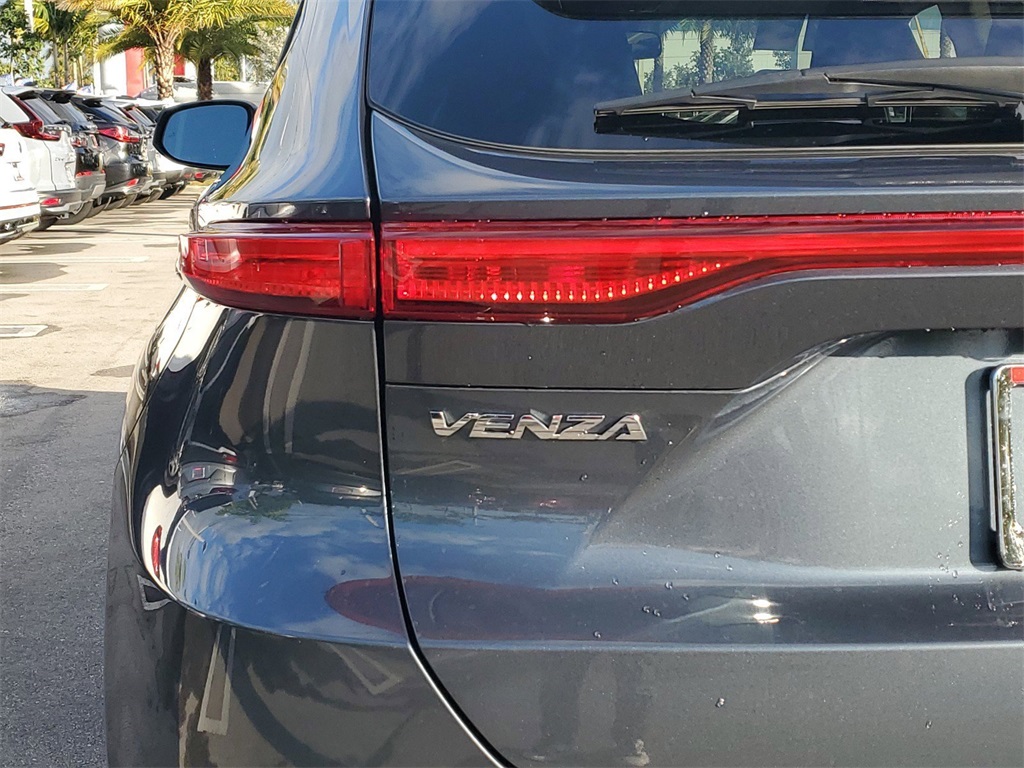 Vehicle image 7 of 22