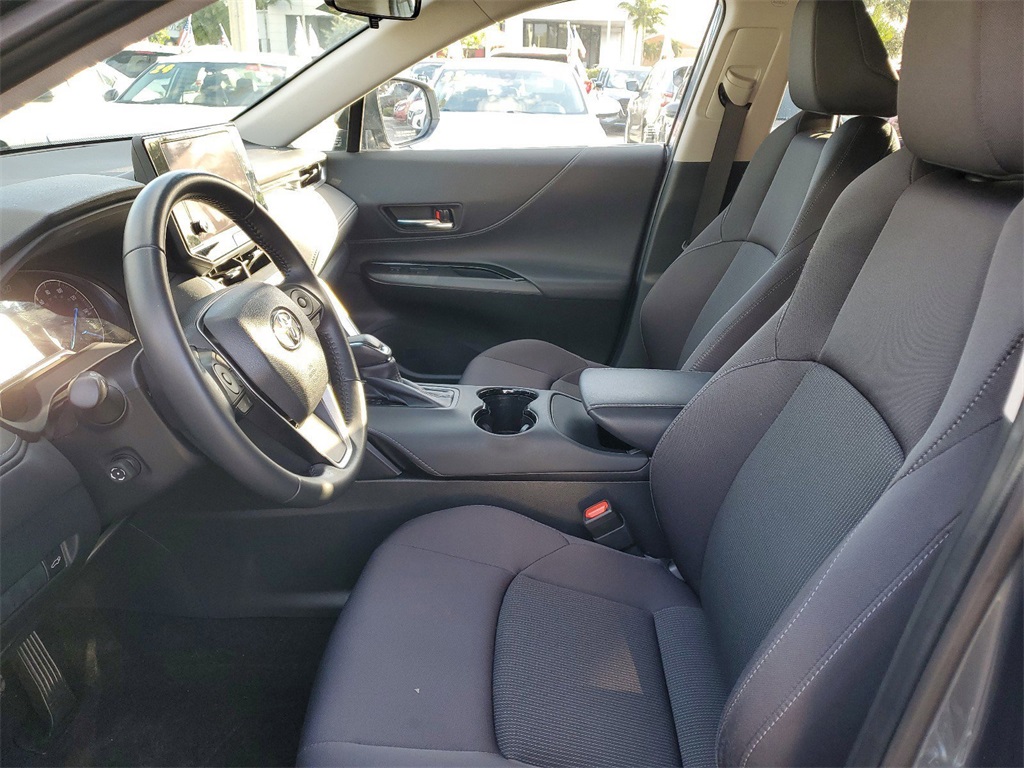 Vehicle image 15 of 22