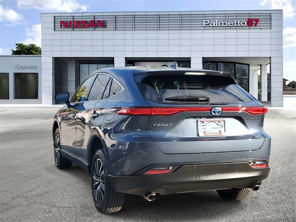 Vehicle image 6 of 22