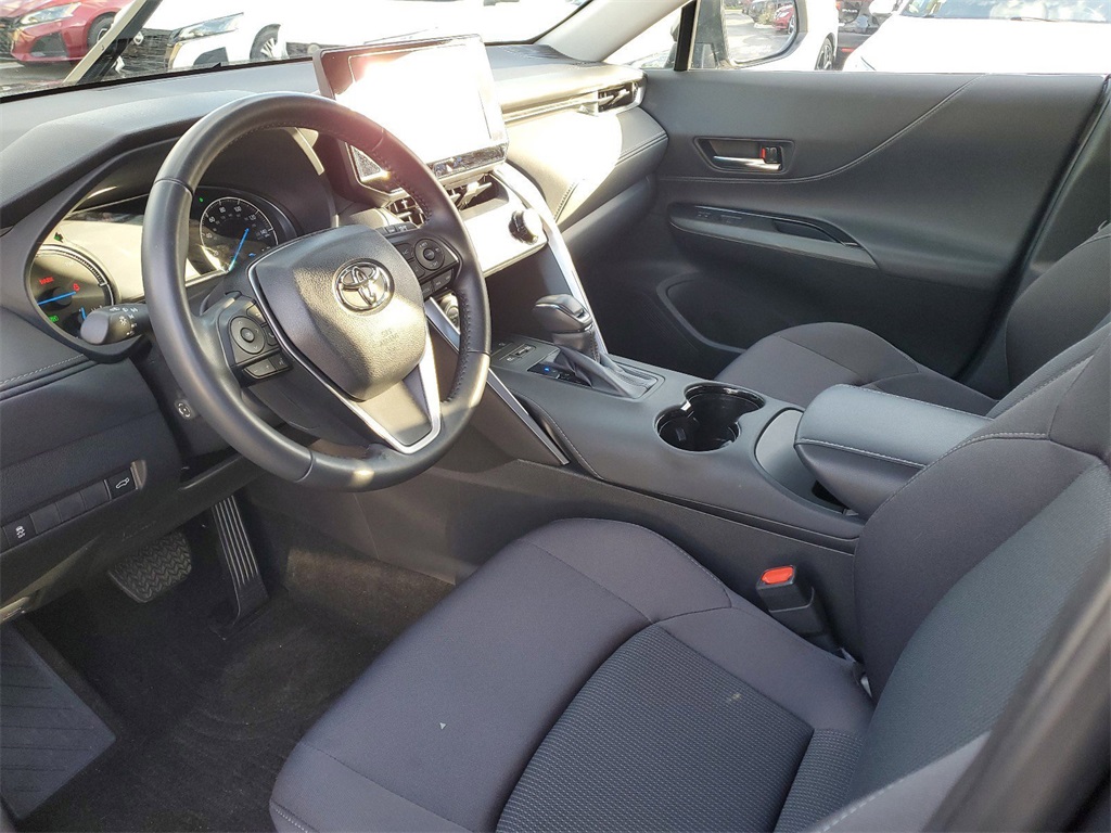 Vehicle image 16 of 22