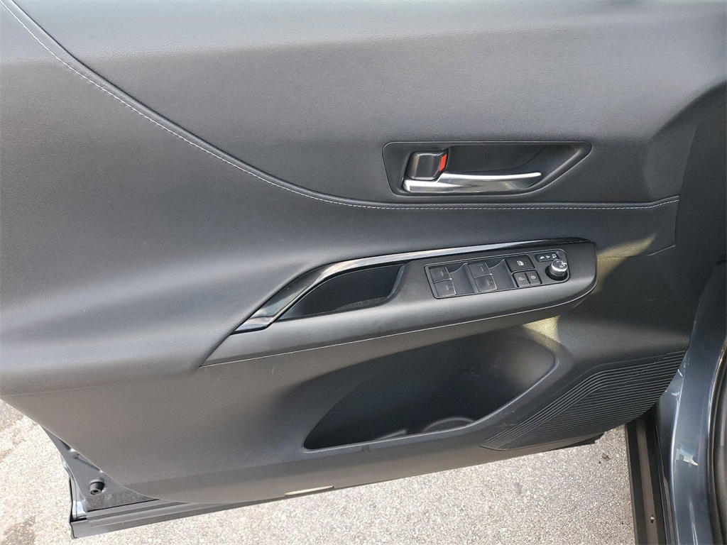Vehicle image 17 of 22