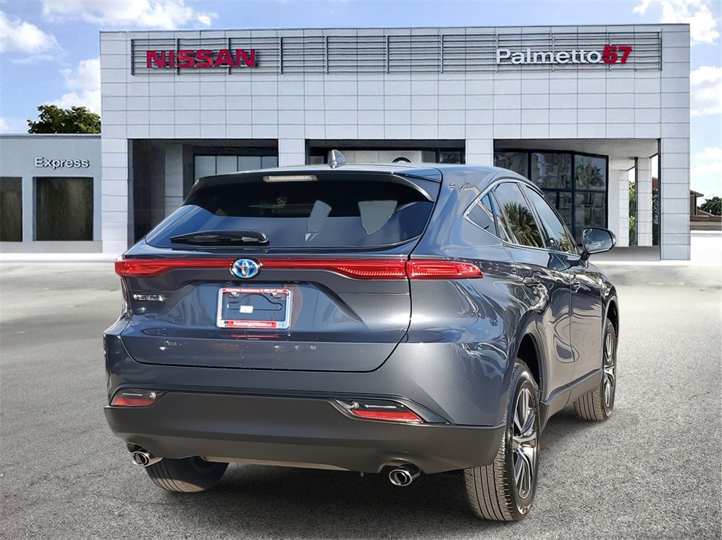 Vehicle image 4 of 22