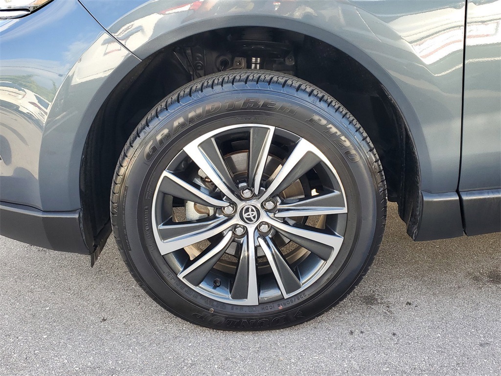 Vehicle image 8 of 22