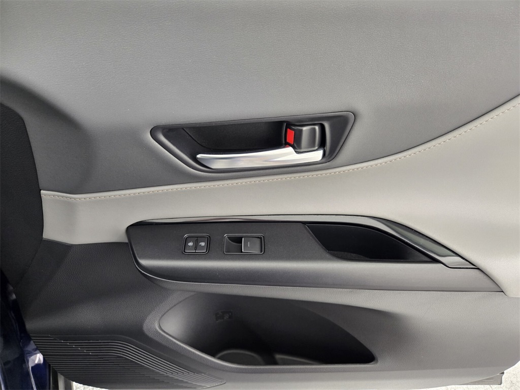 Vehicle image 20 of 31