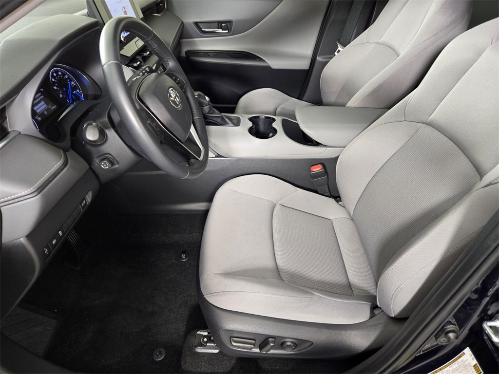 Vehicle image 13 of 31
