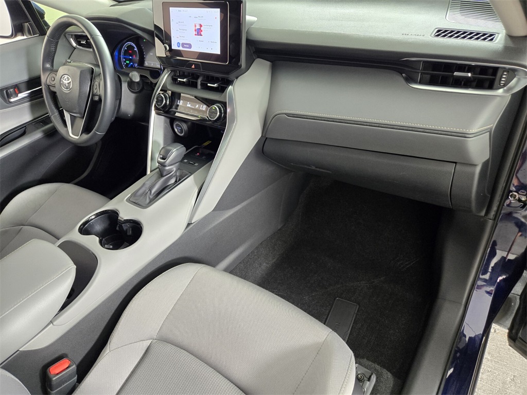 Vehicle image 19 of 31