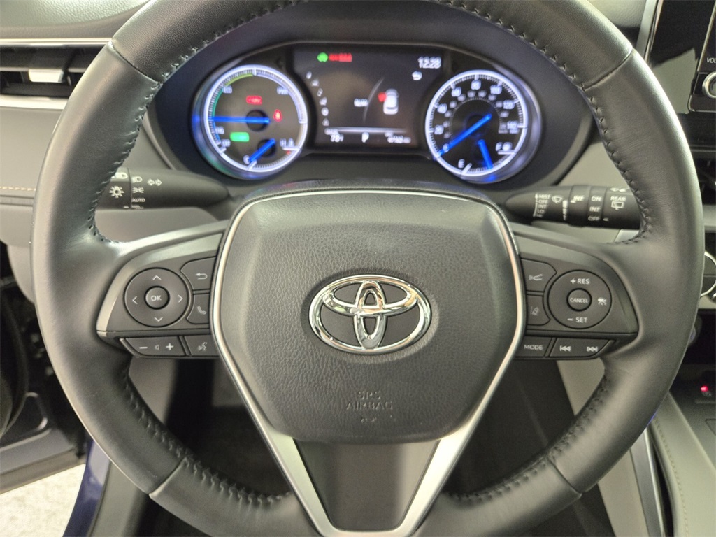 Vehicle image 24 of 31