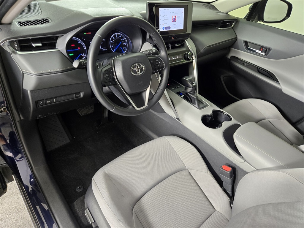 Vehicle image 14 of 31