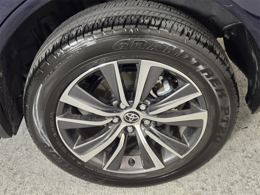 Vehicle image 12 of 31