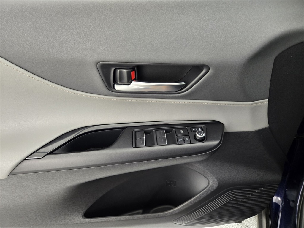 Vehicle image 22 of 31
