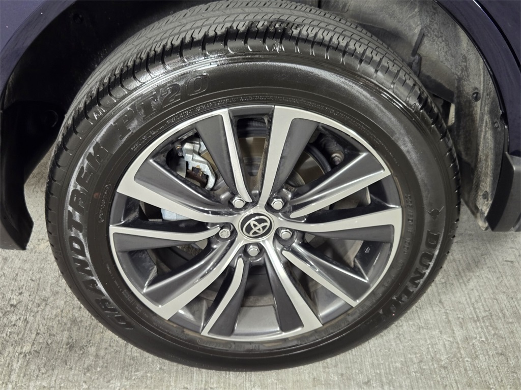 Vehicle image 9 of 31
