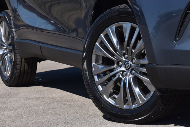Vehicle image 10 of 38