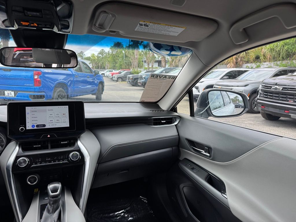 Vehicle image 22 of 30