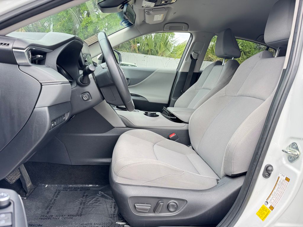 Vehicle image 11 of 30