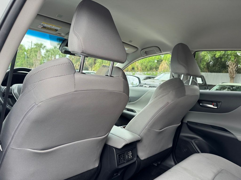 Vehicle image 13 of 30