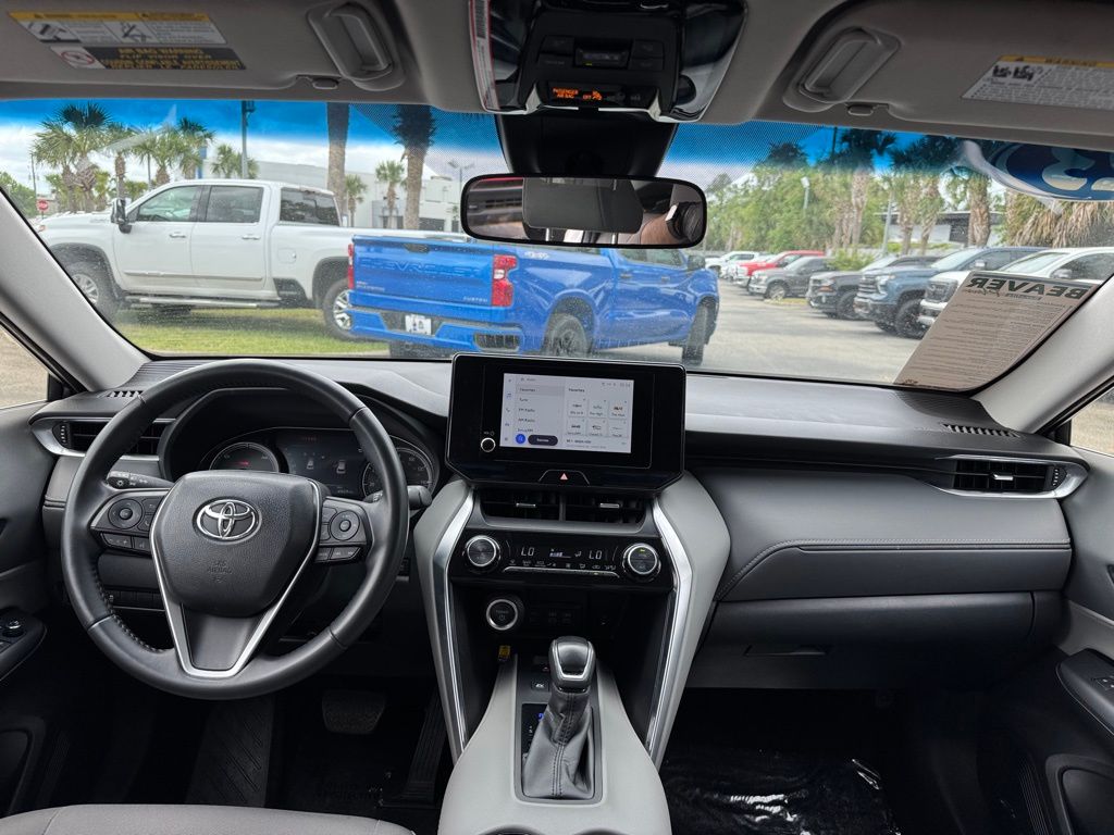 Vehicle image 21 of 30