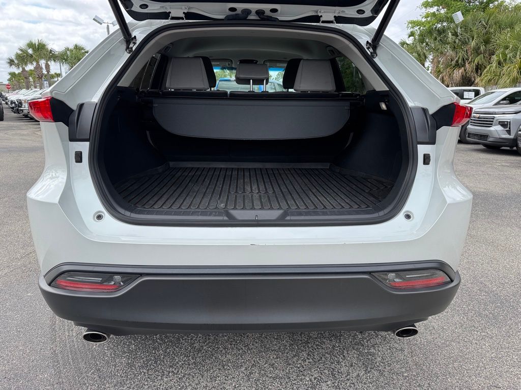Vehicle image 10 of 30