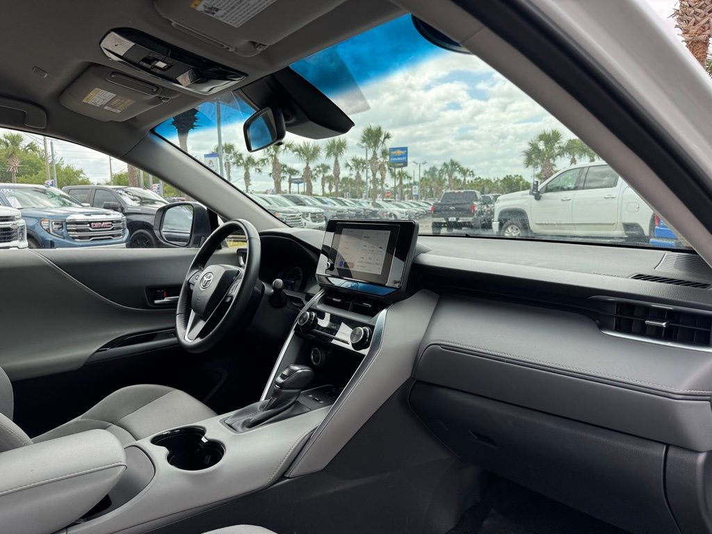 Vehicle image 23 of 30