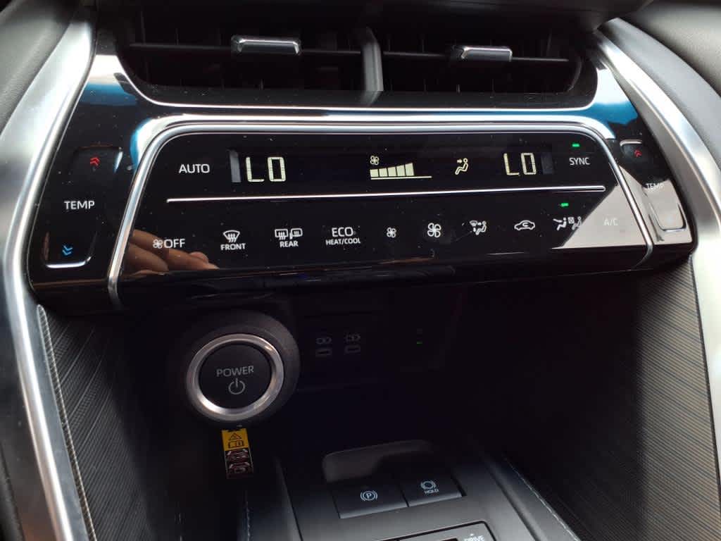 Vehicle image 23 of 25