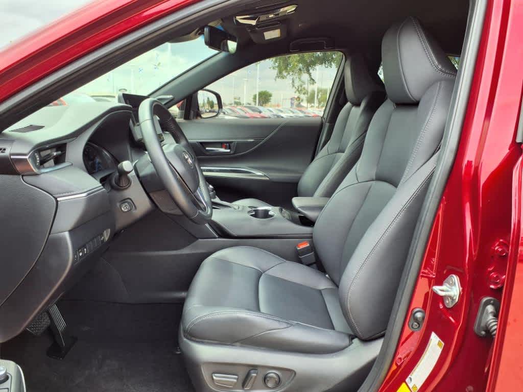 Vehicle image 11 of 25