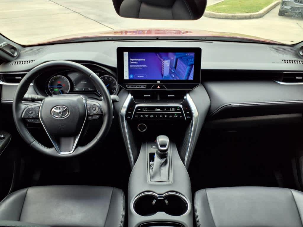 Vehicle image 10 of 25