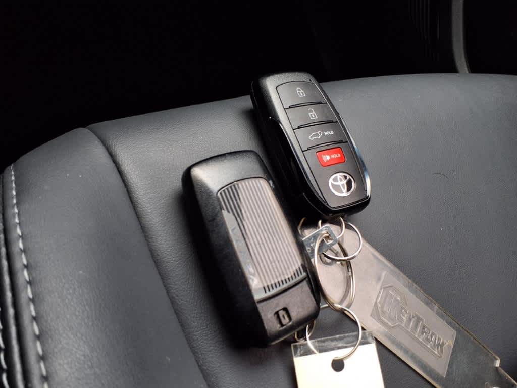 Vehicle image 20 of 25