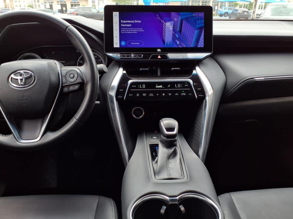 Vehicle image 16 of 25