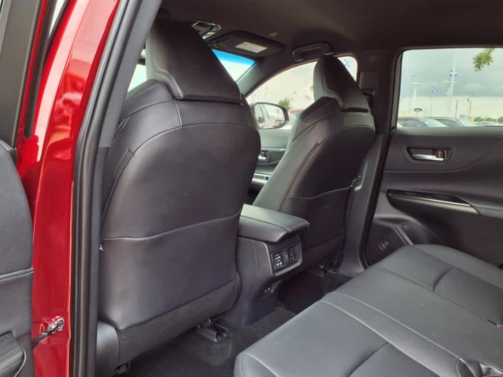 Vehicle image 12 of 25