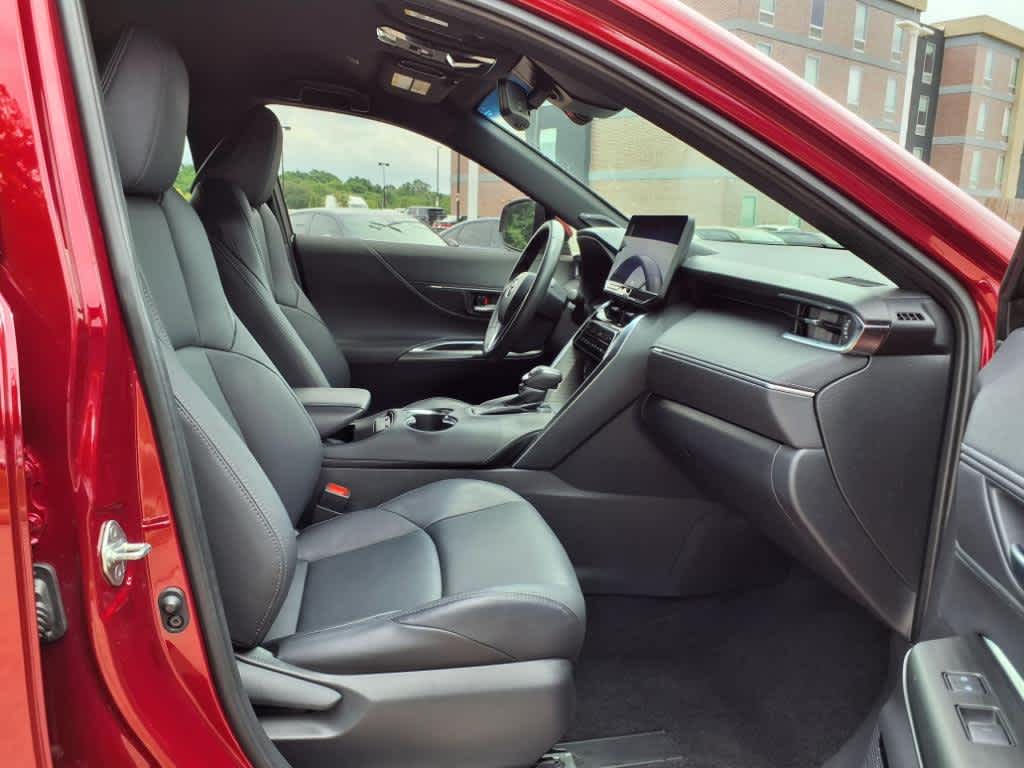 Vehicle image 14 of 25