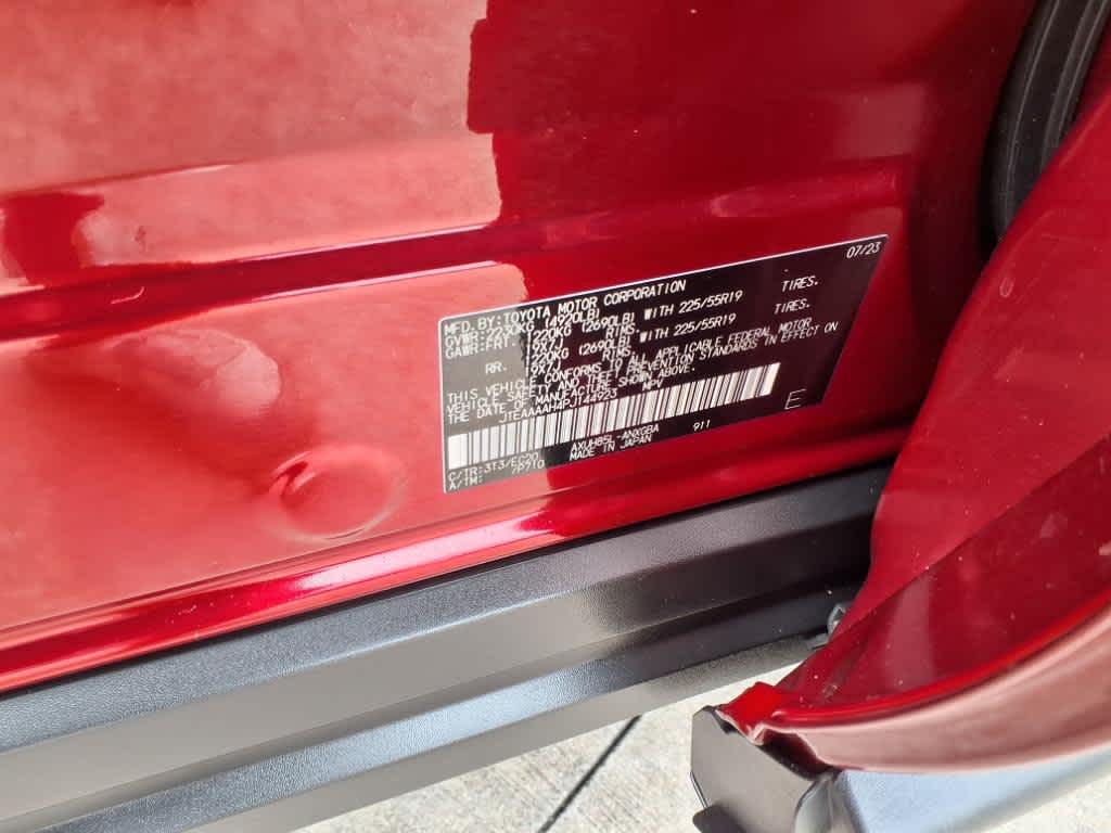 Vehicle image 21 of 25
