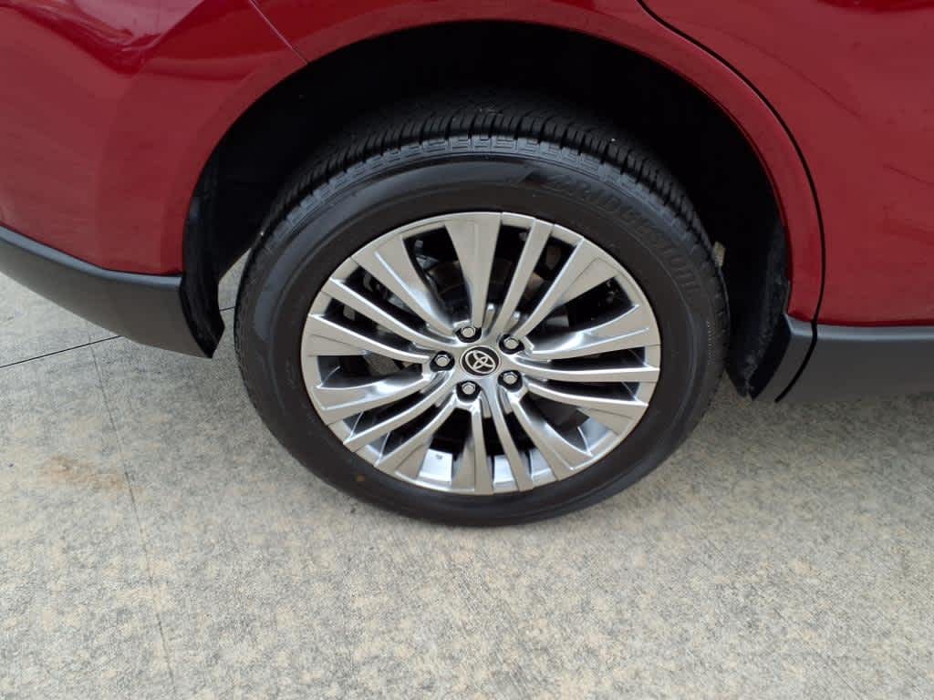Vehicle image 8 of 25