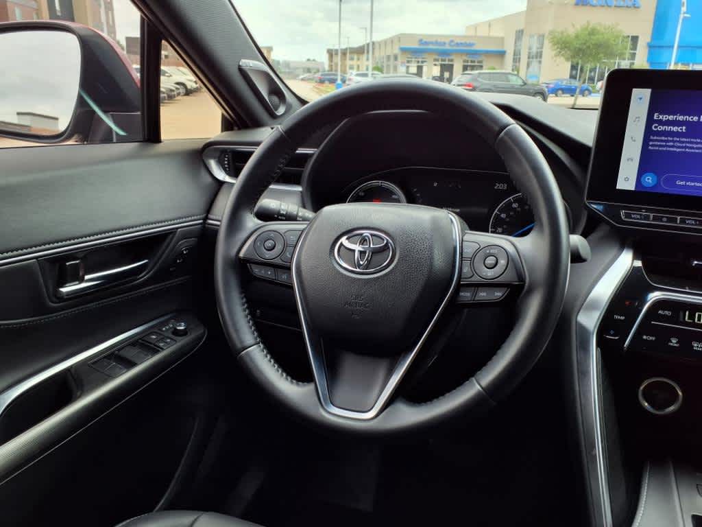Vehicle image 15 of 25