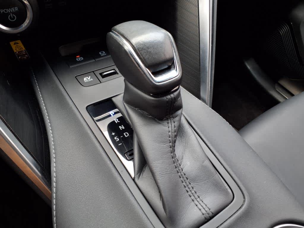Vehicle image 17 of 25