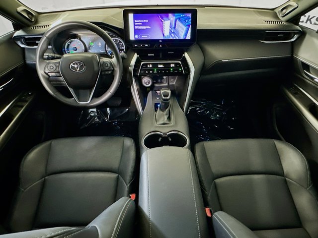 Vehicle image 27 of 33
