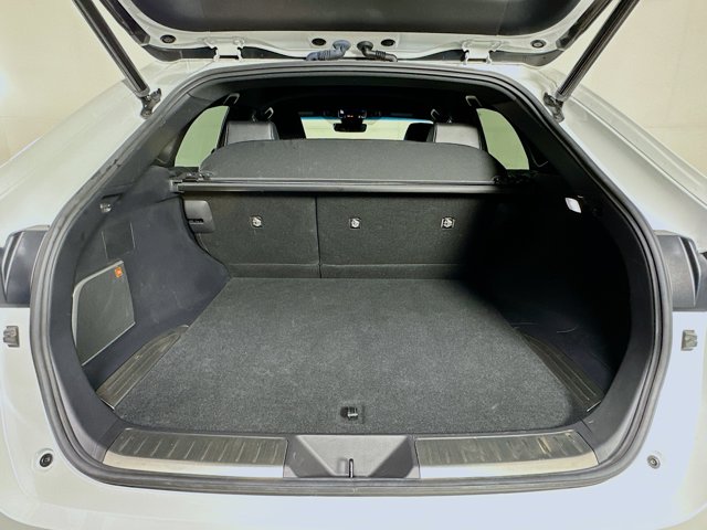 Vehicle image 31 of 33