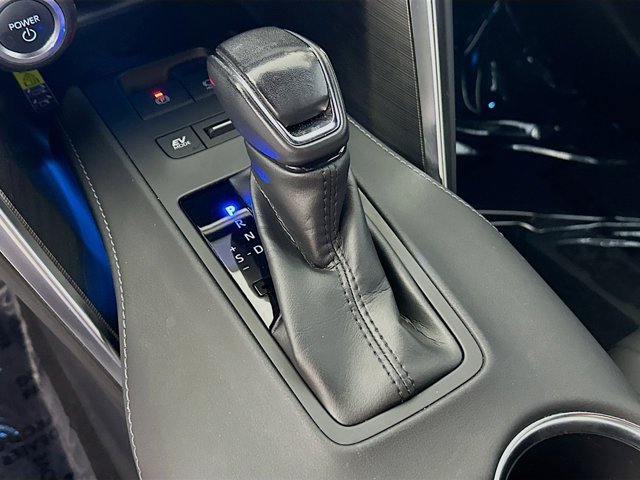 Vehicle image 21 of 33