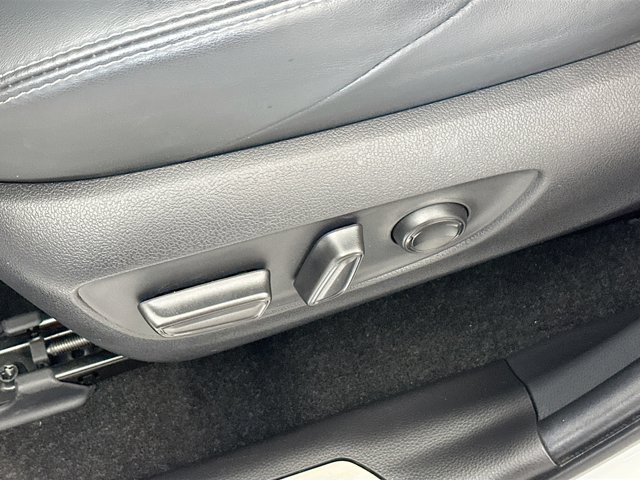Vehicle image 13 of 33