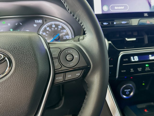 Vehicle image 17 of 33