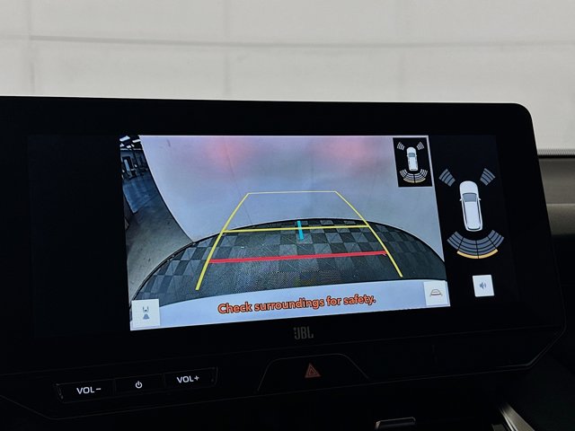 Vehicle image 25 of 33