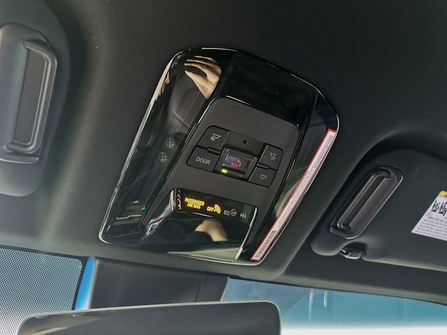 Vehicle image 18 of 33