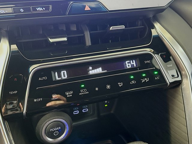 Vehicle image 23 of 33