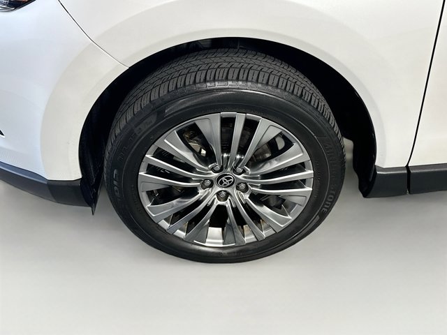 Vehicle image 11 of 33