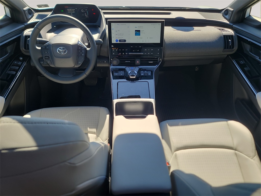 Vehicle image 10 of 15