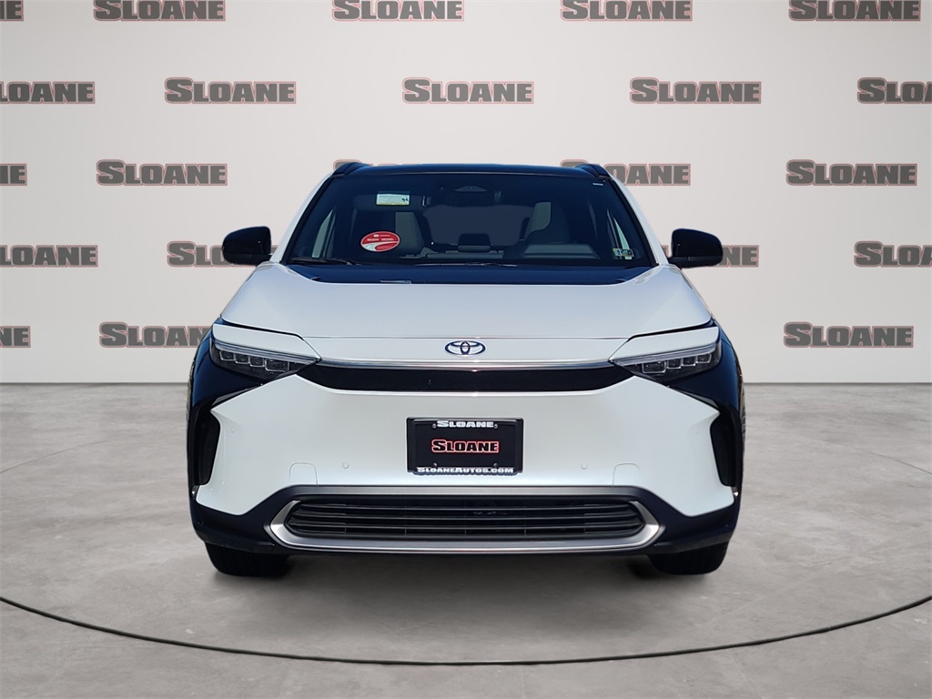 Vehicle image 8 of 15