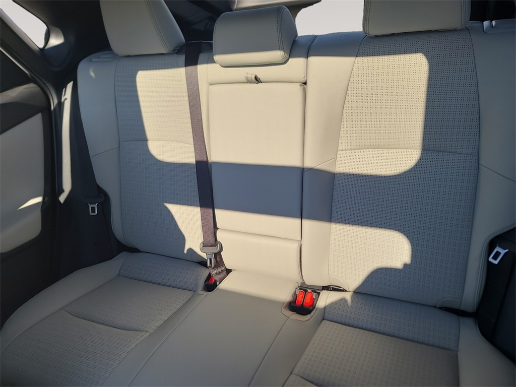 Vehicle image 13 of 15
