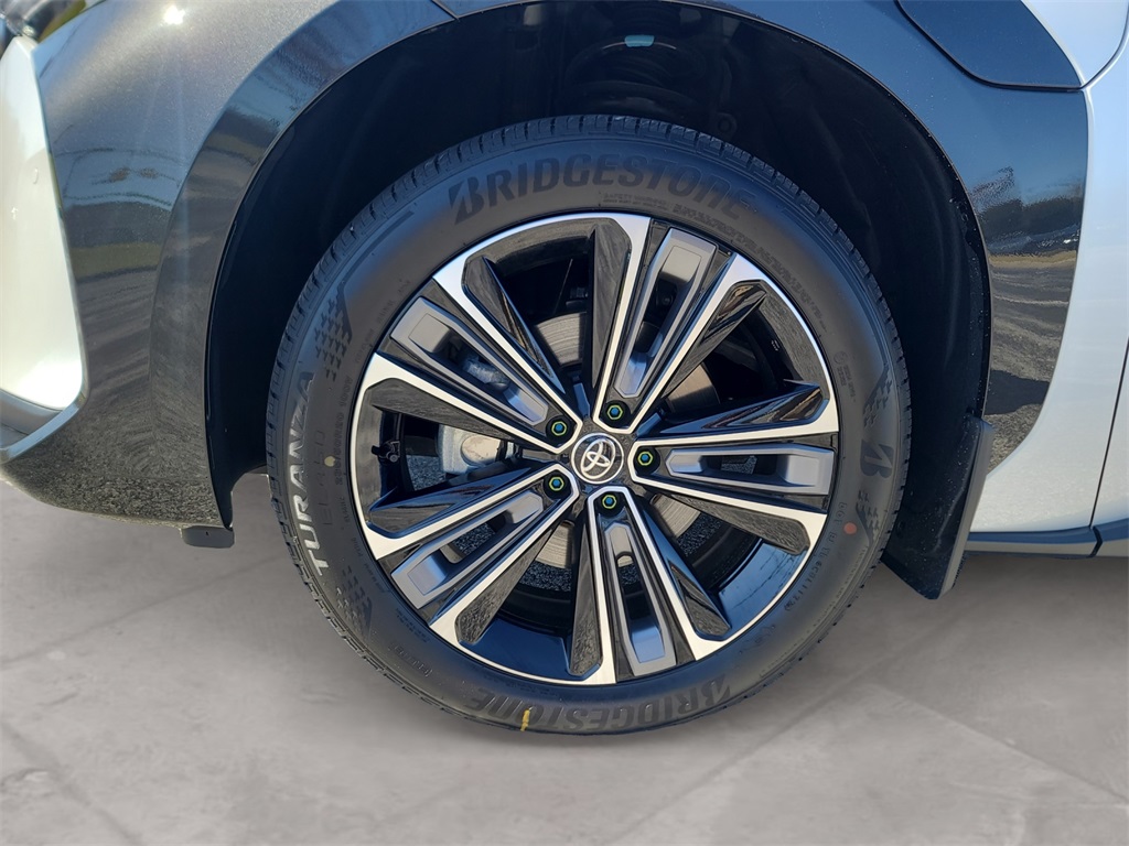 Vehicle image 14 of 15