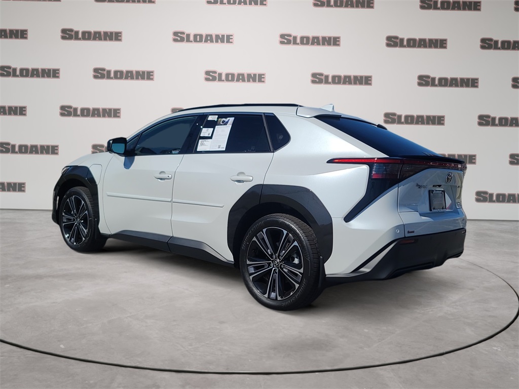 Vehicle image 3 of 15