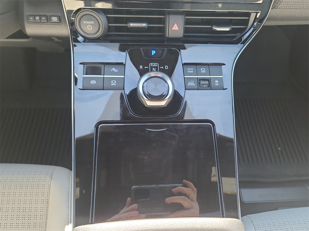 Vehicle image 11 of 15