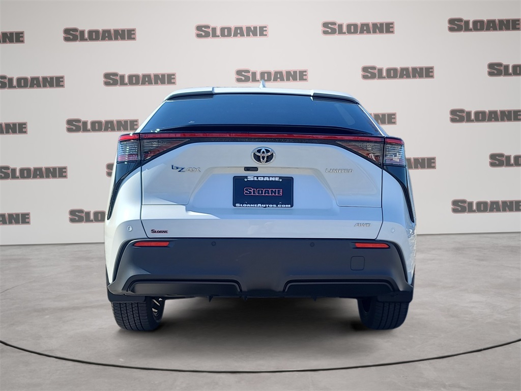 Vehicle image 4 of 15