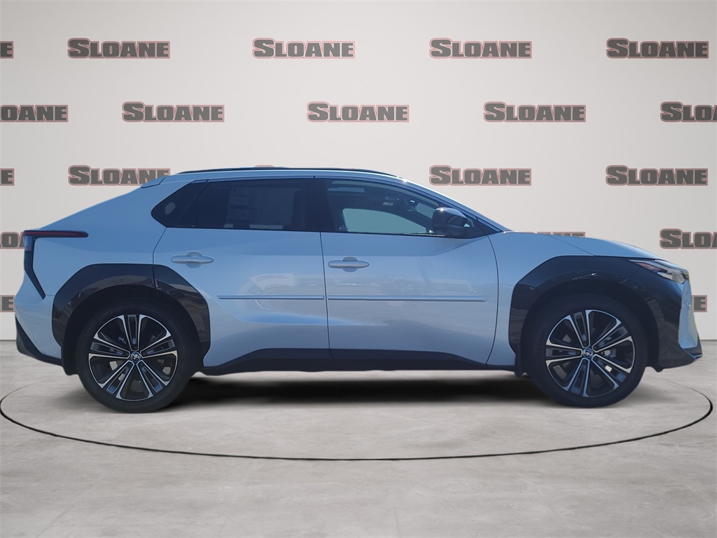 Vehicle image 6 of 15
